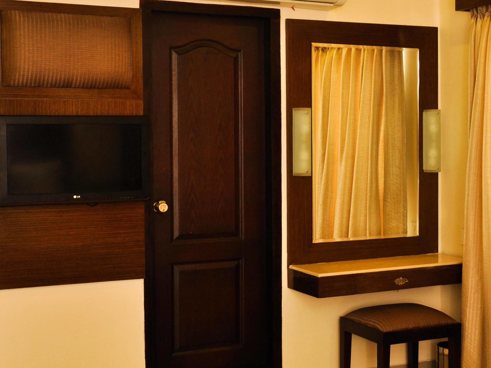 The Gopinivas Grand Hotel Kanyakumari Bagian luar foto